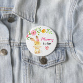 Badge Rond 7,6 Cm Maman sera nouveau Momma Bunny Baby shower lapin (En situation)