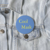 Badge Rond 7,6 Cm Masque cool - texte jaune sur bleu (En situation)