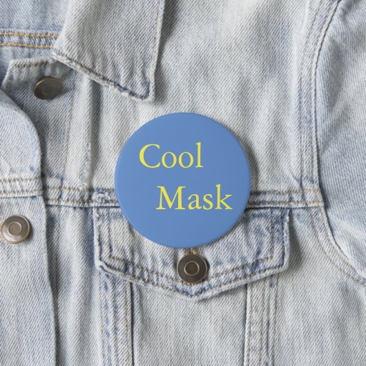 Badge Rond 7,6 Cm Masque cool - texte jaune sur bleu (En situation)