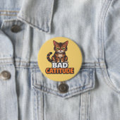 Badge Rond 7,6 Cm Mauvaise Catitude (En situation)