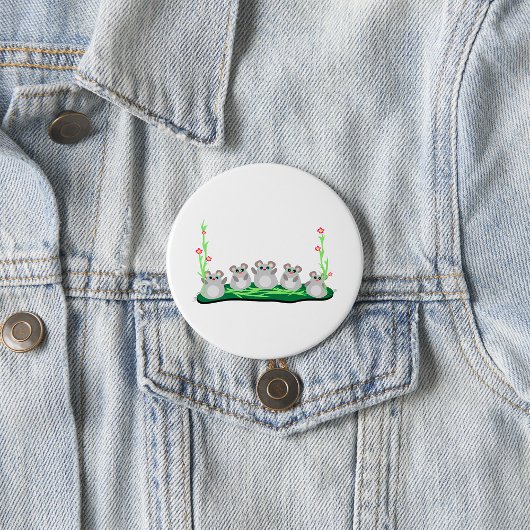 Badge Rond 7,6 Cm Mélange souris de dessin sur l'herbe avec fleurs