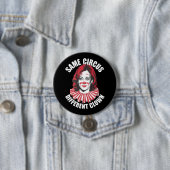 Badge Rond 7,6 Cm Même Cirque Clown différent Anti Kamala 2024 (En situation)