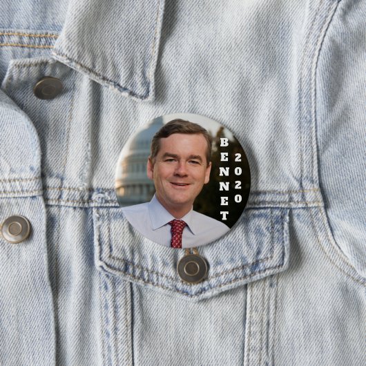 Badge Rond 7,6 Cm Mike Bennet Portait 2020 (En situation)