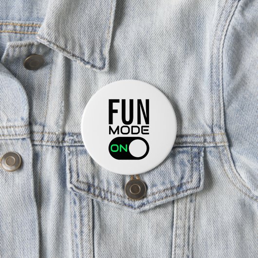 Badge Rond 7,6 Cm Mode amusant activé. Bouton Personnaliser (En situation)