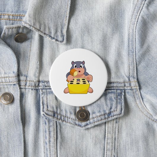 Badge Rond 7,6 Cm Mole Game (En situation)