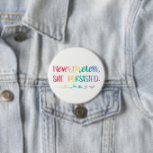 Badge Rond 7,6 Cm Néanmoins, elle a persisté typographie d'aquarelle (En situation)