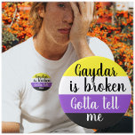 Badge Rond 7,6 Cm Non binaire | Gaydar cassé |<br><div class="desc">Non-binaire,  mais avoir du mal à trouver des gens avec qui jouer ? Peut-être que ton gaydar ne marche pas ? (Y a-t-il un meilleur mot que gaydar ! ?) 😍 Proclamez votre identité de genre tout en vous disant que vous aimez l'approche directe.</div>