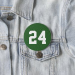 Badge Rond 7,6 Cm Numéro de Jersey d'athlète vert et blanc<br><div class="desc">Saluez votre équipe sportive préférée, votre footballeur ou montrez votre fierté scolaire avec un bouton d'esprit personnalisé! Personnalisez avec le numéro de maillot d'un joueur ou tout autre texte personnalisé. Parfait pour le football, le basket, le baseball et les jeux de football ! Créez des broches personnalisées pour toute l'équipe,...</div>
