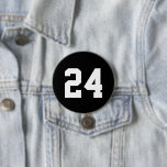 Badge Rond 7,6 Cm Numéro du maillot de sport noir et blanc<br><div class="desc">Saluez votre équipe sportive préférée, votre footballeur ou montrez votre fierté scolaire avec un bouton d'esprit personnalisé! Personnalisez avec le numéro de maillot d'un joueur ou tout autre texte personnalisé. Parfait pour le football, le basket, le baseball et les jeux de football ! Créez des broches personnalisées pour toute l'équipe,...</div>