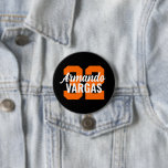Badge Rond 7,6 Cm Numéro du maillot de sport noir et orange<br><div class="desc">Saluez votre équipe sportive préférée, votre footballeur ou montrez votre fierté scolaire avec un bouton d'esprit personnalisé! Personnalisez avec le numéro de maillot d'un joueur ou tout autre texte personnalisé. Parfait pour le football, le basket, le baseball et les jeux de football ! Créez des broches personnalisées pour toute l'équipe,...</div>