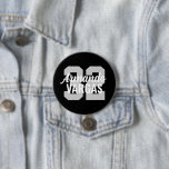 Badge Rond 7,6 Cm Numéro Jersey de l'athlète noir et gris<br><div class="desc">Saluez votre équipe sportive préférée, votre footballeur ou montrez votre fierté scolaire avec un bouton d'esprit personnalisé! Personnalisez avec le numéro de maillot d'un joueur ou tout autre texte personnalisé. Parfait pour le football, le basket, le baseball et les jeux de football ! Créez des broches personnalisées pour toute l'équipe,...</div>