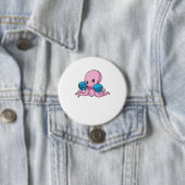Badge Rond 7,6 Cm Octopus en boîte avec gants de boxe (En situation)