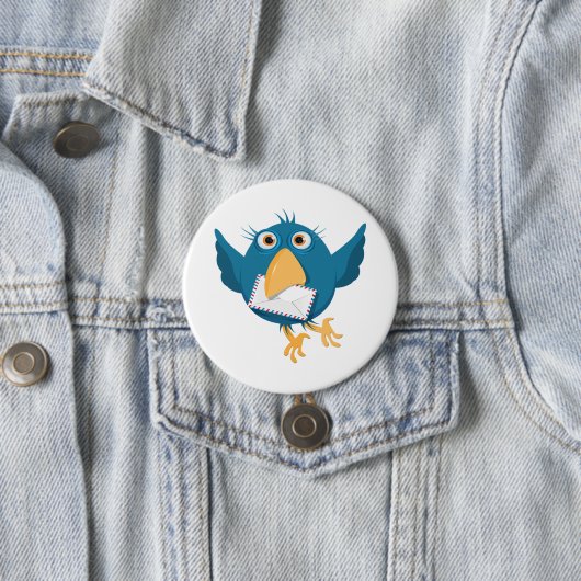 Badge Rond 7,6 Cm Oiseau bleu tenant une enveloppe (En situation)