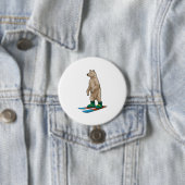 Badge Rond 7,6 Cm Ours comme skieur avec ski (En situation)
