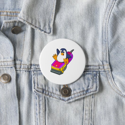 Badge Rond 7,6 Cm Penguin comme coiffeur avec Razor (En situation)