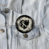 Badge Rond 7,6 Cm Perle de sensibilisation Ruban Grunge Coeur (En situation)