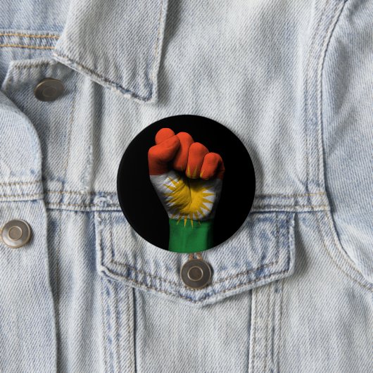 Badge Rond 7,6 Cm Poing serré augmenté avec le drapeau kurde (En situation)