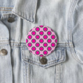 Badge Rond 7,6 Cm Points tournés, fuchsia, gris et rose (En situation)