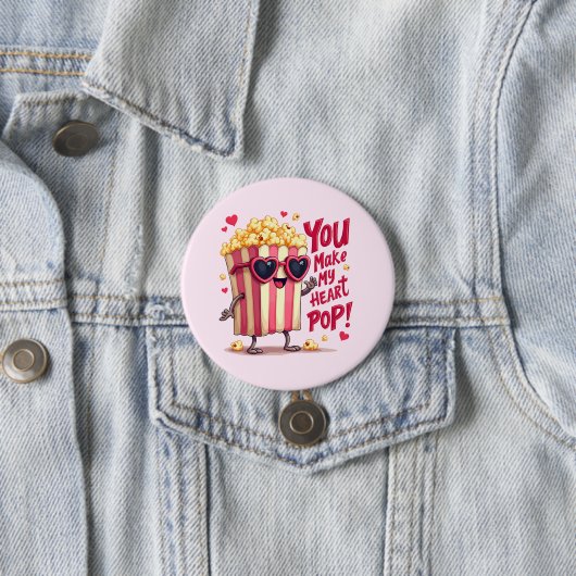 Badge Rond 7,6 Cm Popcorn Heart Pop Valentine Design (En situation)