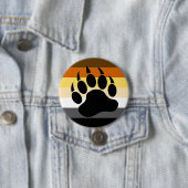 Badge Rond 7,6 Cm Portes Gay Pride Drapeau Ours Paw (En situation)