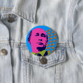 Badge Rond 7,6 Cm Portrait Pop Art de Poutine rose (En situation)
