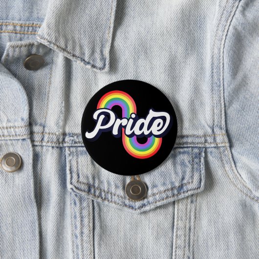 Badge Rond 7,6 Cm Pride arc-en-ciel (En situation)