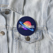 Badge Rond 7,6 Cm Pronounes personnalisables LGBT Xenogender Flag Pl (En situation)