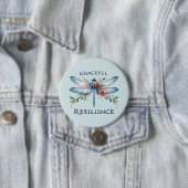Badge Rond 7,6 Cm Résilience gracieuse - libellule artistique (En situation)