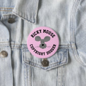 Badge Rond 7,6 Cm Ricky Mouse (En situation)