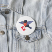 Badge Rond 7,6 Cm Robin Bird Flying with Red Heart Love Letter (En situation)