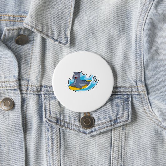 Badge Rond 7,6 Cm Sceau comme surfeur avec Surfboard (En situation)