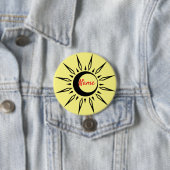 Badge Rond 7,6 Cm Shining Sun Crescent Moon (En situation)