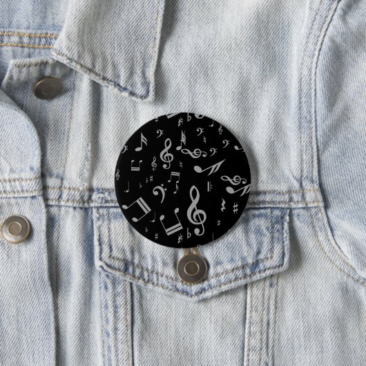 Badge Rond 7,6 Cm Silver Grey Notes musicales sur Black (En situation)