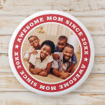 Badge Rond 7,6 Cm Super Maman Depuis 20XX Modern Photo Simple<br><div class="desc">Ce design simple et moderne est composé de typographie serif et d'ajouter une photo personnalisée. Awesome Maman Depuis 20XX tourne autour de la photo de votre mère,  mère,  maman,  maman etc. C'est un cadeau parfait pour votre maman pour son anniversaire,  le jour de la mère,  Noël,  etc.</div>