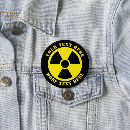 Badge Rond 7,6 Cm Symbole nucléaire radioactif noir et jaune nuage (En situation)
