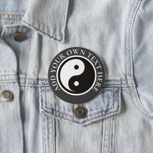 Badge Rond 7,6 Cm Symbole Yin Yang - tatouage solide (En situation)