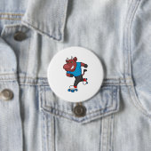 Badge Rond 7,6 Cm Taureau à Patinage en ligne avec Patins à rouleaux (En situation)