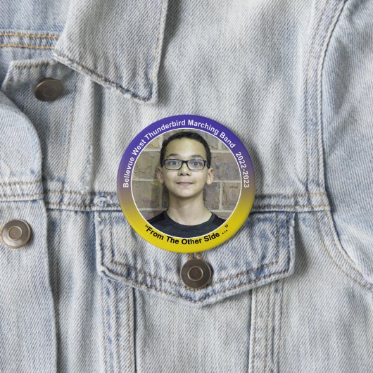 Badge Rond 7,6 Cm Trombone Carson 10 (En situation)