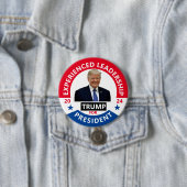BADGE ROND 7,6 CM TRUMP 2024 (En situation)