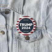 Badge Rond 7,6 Cm Trump 2024 (En situation)