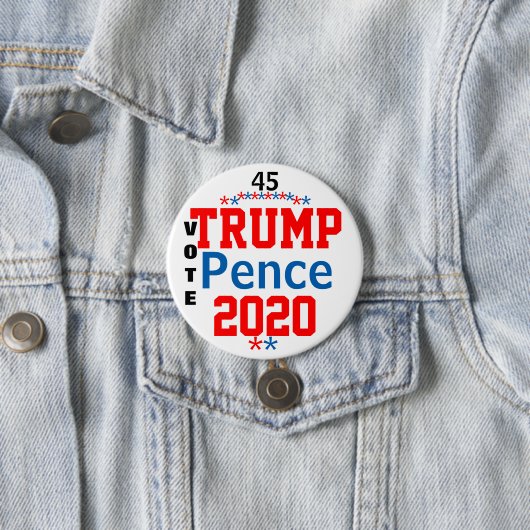 Badge Rond 7,6 Cm Trump Pence 2020 Rouge Blanc Bleu (En situation)