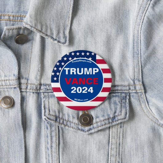 BADGE ROND 7,6 CM TRUMP VANCE 2024 (En situation)