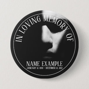 Badge Rond 7,6 Cm Un visage endormi dans une demi-ombre
