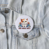 Badge Rond 7,6 Cm Vibes incorrectes uniquement - Fierce Chat & Skuls (En situation)