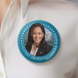 Badge Rond 7,6 Cm Vice-président Kamala Harris 2024 - Étoiles Turquo<br><div class="desc">Un beau design pour le vice-président des Etats-Unis - Kamala Harris. Une couleur non traditionnelle de turquoise est utilisée pour la bordure avec une photo de la maison blanche dans l'arrière - plan.</div>