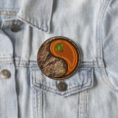 Badge Rond 7,6 Cm Vierge & Dragon de Bois (En situation)