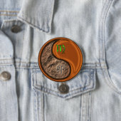 Badge Rond 7,6 Cm Vierge & Lapin de Bois (En situation)