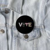 Badge Rond 7,6 Cm Voter Livres Interdits Droits de reproduction BLM  (En situation)