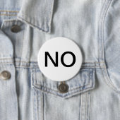 Badge Rond 7,6 Cm Wearable button that says “NO”. (En situation)