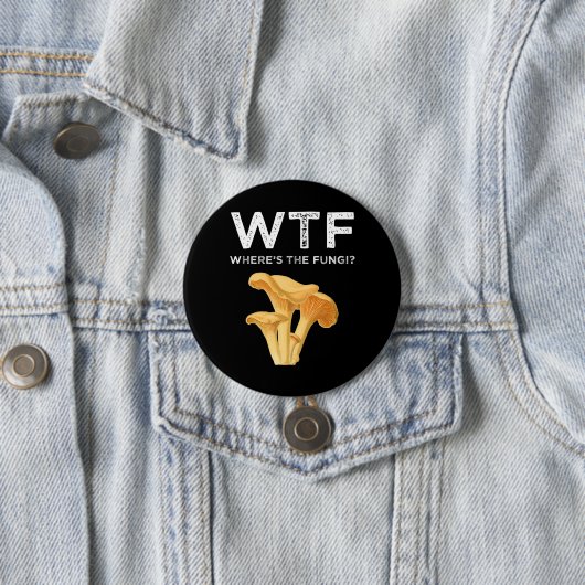 Badge Rond 7,6 Cm WTF - Où sont les champignons ? (En situation)